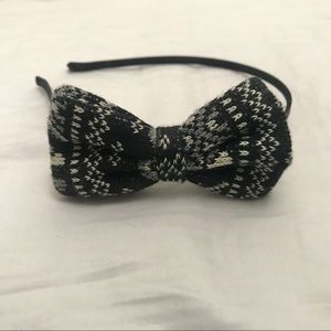 Claire’s Festive/Winter Bow Headband